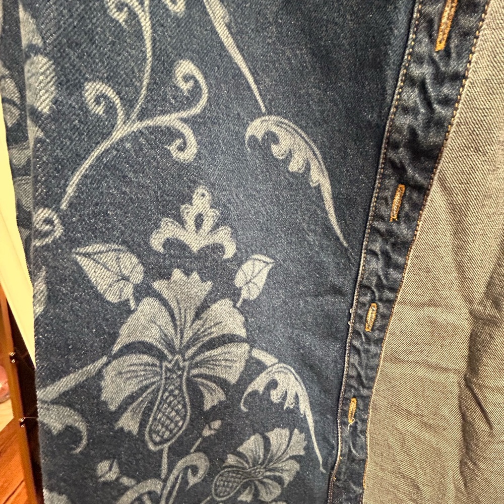 NWT FARM Rio Floral Lightweight Denim Jean Jacket/Shirt Size L - Picture 3 of 7